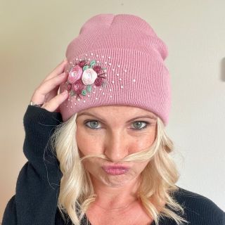 Známý scénář 😱 Ráno se probudíte a vaše vlasy si žijí vlastním životem 🤯 🤔 Tak co s tím? 🧢 Já nasadím Bongošku a problém...