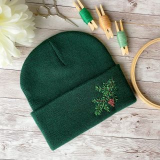 🦌 Znáte pověst o svatém Hubertovi? Říká se, že byl vášnivým lovcem, dokud se mu jednoho dne v lese nezjevil jelen s křížem...