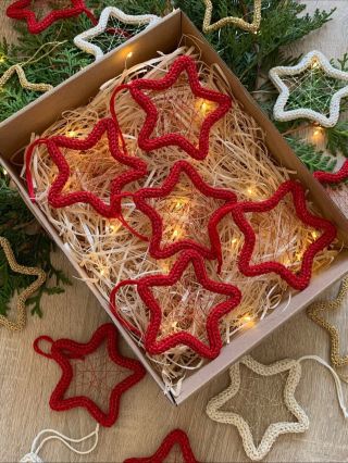 Vánoční hvězda je symbolem světla, naděje a okamžiků, kdy se zastavíme a nadechneme klidu. Vyberte si tón, který nejvíce...